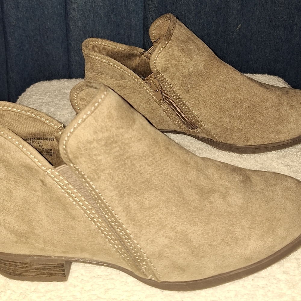 Time and Tru Boots